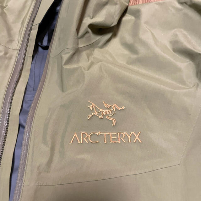 ARC'TERYX(アークテリクス)のアークテリクス×BEAMS マウンテンパーカー　GORE-TEX メンズのジャケット/アウター(マウンテンパーカー)の商品写真