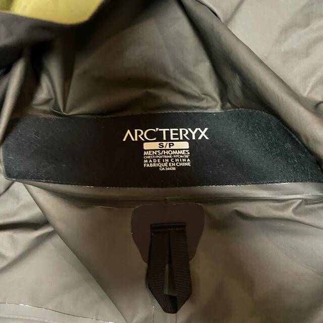 ARC'TERYX(アークテリクス)のアークテリクス×BEAMS マウンテンパーカー　GORE-TEX メンズのジャケット/アウター(マウンテンパーカー)の商品写真