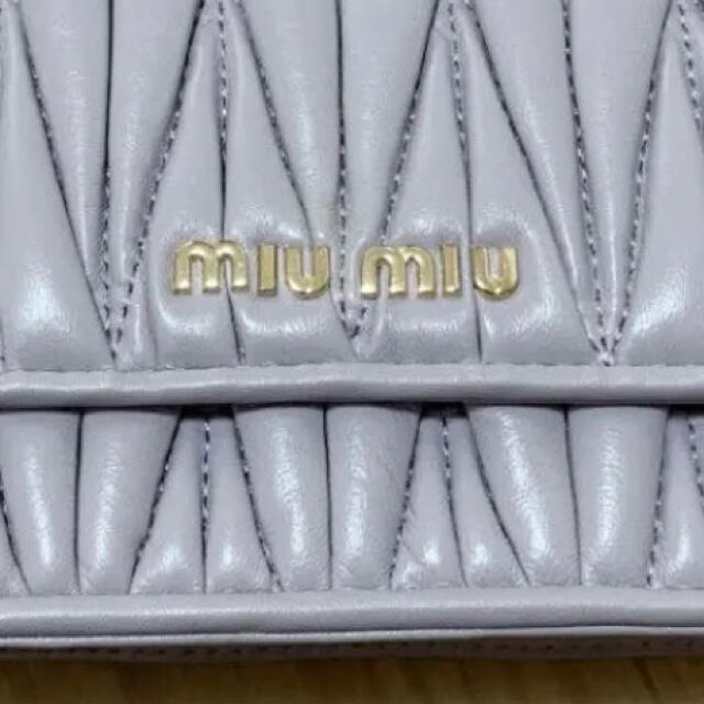 miumiu(ミュウミュウ)のmiumiuバック　 レディースのバッグ(ハンドバッグ)の商品写真