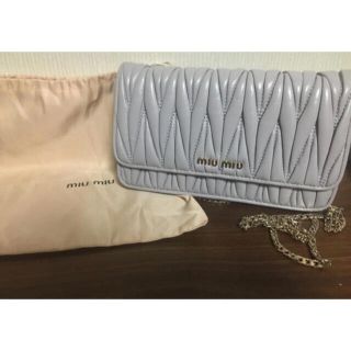 ミュウミュウ(miumiu)のmiumiuバック　(ハンドバッグ)