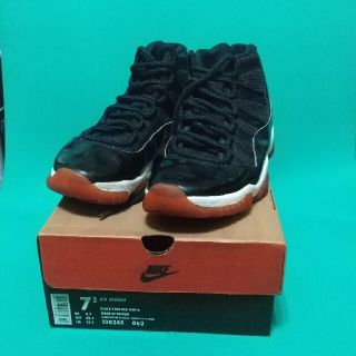 【レア】NIKE AIR JORDAN11オリジナル(箱付)(スニーカー)