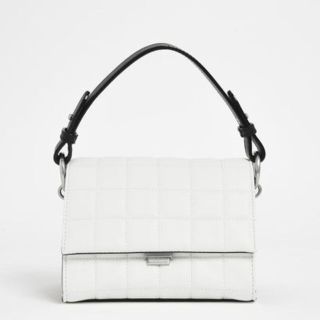 チャールズアンドキース(Charles and Keith)の【美品】CHARLES&KEITH キルト プッシュロッククロスボディバッグ(ショルダーバッグ)