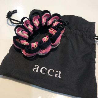 アッカ(acca)のacca スウェードシュシュ　未使用(ヘアゴム/シュシュ)