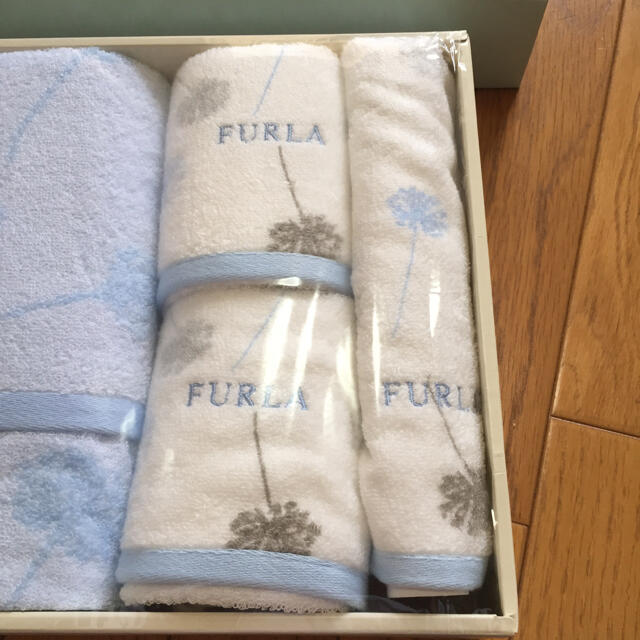 Furla(フルラ)の新品未使用 フルラ FURLA タオル4点セット インテリア/住まい/日用品の日用品/生活雑貨/旅行(タオル/バス用品)の商品写真