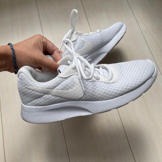 ナイキ(NIKE)のNIKE タンジュン　ホワイト　24.5(スニーカー)