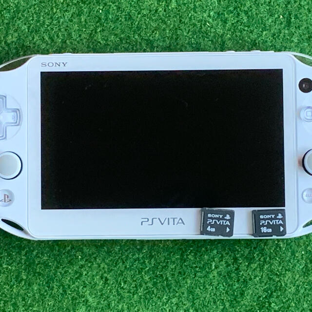 PlayStation®Vita  ホワイト　メモリー16G 4G付❣️ 1