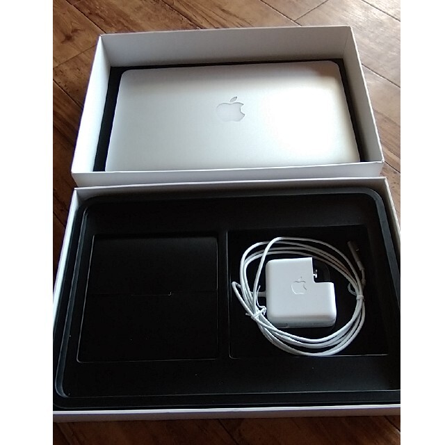 【箱付・良品】MacBook Air (11-inch, Late 2010)