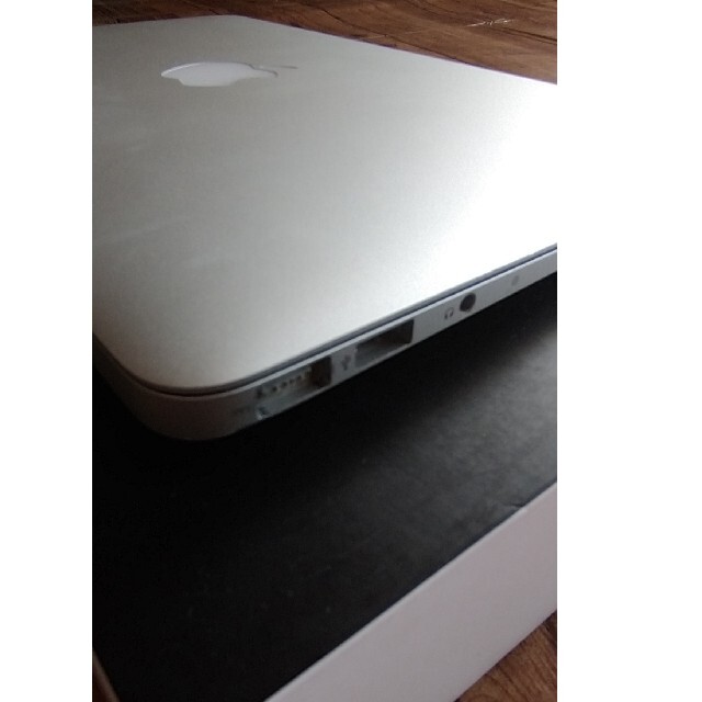 【箱付・良品】MacBook Air (11-inch, Late 2010)