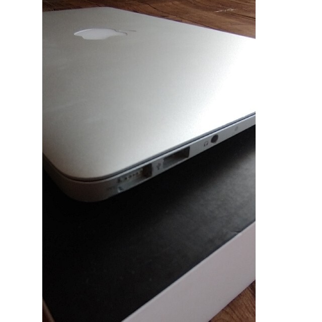 箱付・良品】MacBook Air (11-inch, Late 2010) 箱付・良品】MacBook Air (11-inch, Late 2010)
