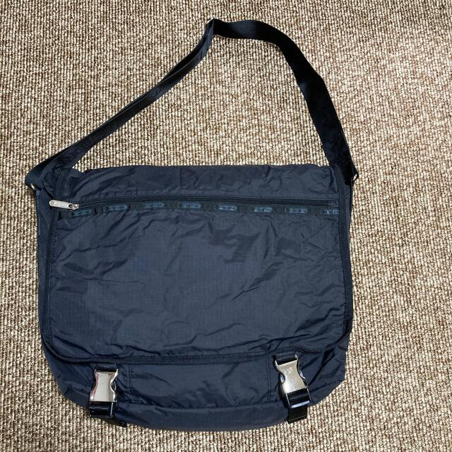 LeSportsac(レスポートサック)のレスポートサック　黒　メッセンジャーバック メンズのバッグ(メッセンジャーバッグ)の商品写真