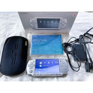 ソニー(SONY)のPSP 2000本体　アイスシルバー　おまけソフト4本セット(携帯用ゲーム機本体)