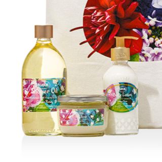 【SABON】ハローキティ×蜷川実花  ブルーミングキット グリーン・ローズ(ボディスクラブ)