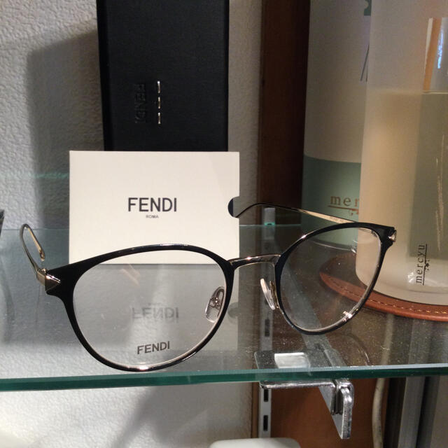 FENDI(フェンディ)の正規新品　フェンディ　メガネ　ブラック　ゴールド メンズのファッション小物(サングラス/メガネ)の商品写真