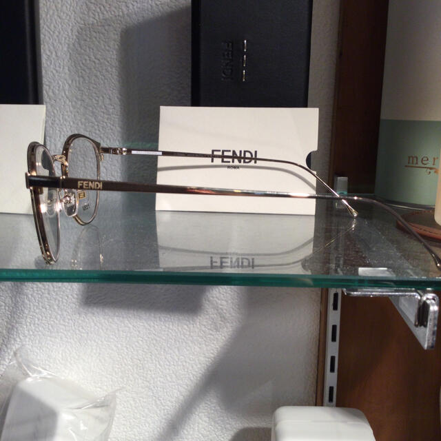 FENDI(フェンディ)の正規新品　フェンディ　メガネ　ブラック　ゴールド メンズのファッション小物(サングラス/メガネ)の商品写真