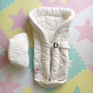 エルゴベビー(Ergobaby)のエルゴ ベビー インサート 白（オフホワイト）(抱っこひも/おんぶひも)