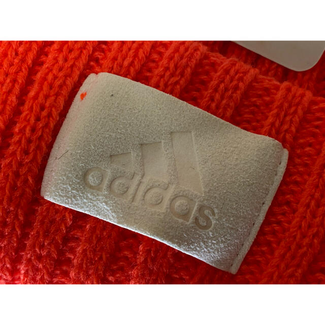 adidas(アディダス)の新品未使用 adidas ニットキャップ ニット帽 ビーニー オレンジ 橙色 レディースの帽子(ニット帽/ビーニー)の商品写真