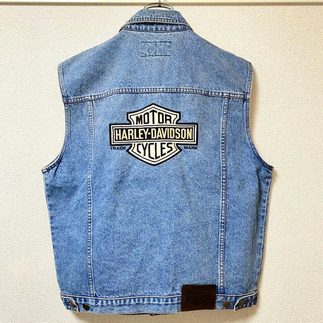 Harley Davidson(ハーレーダビッドソン)の90s ハーレーダビッドソン デニムベスト バックロゴ 大判刺繍 古着男子 メンズのジャケット/アウター(Gジャン/デニムジャケット)の商品写真