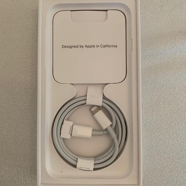 Apple(アップル)のiPhoneSE 第二世代　128GB 新品　ホワイト スマホ/家電/カメラのスマートフォン/携帯電話(スマートフォン本体)の商品写真