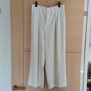 ユニクロ(UNIQLO)のクロップドワイドパンツ　UNIQLO(クロップドパンツ)