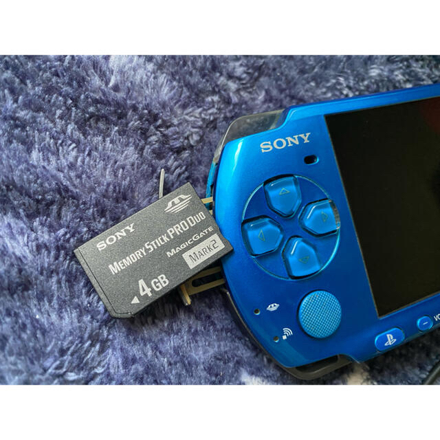 PlayStation Portable(プレイステーションポータブル)のPSP 3000とソフト10本 エンタメ/ホビーのゲームソフト/ゲーム機本体(携帯用ゲーム機本体)の商品写真