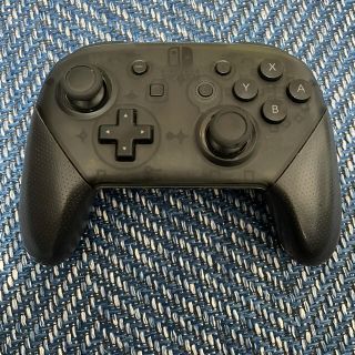 ニンテンドウ(任天堂)のNintendo SWITCH PRO コントローラー(家庭用ゲーム機本体)