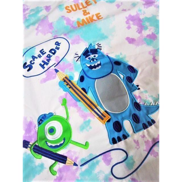 Disney(ディズニー)のモンスターズインクエプロン★キャラクターエプロン(タイダイ柄)保育士エプロン エンタメ/ホビーのおもちゃ/ぬいぐるみ(キャラクターグッズ)の商品写真