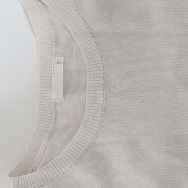 GU(ジーユー)のプリーツスリーブクルーネックセーター(7分袖) sサイズ　ナチュラル レディースのトップス(ニット/セーター)の商品写真