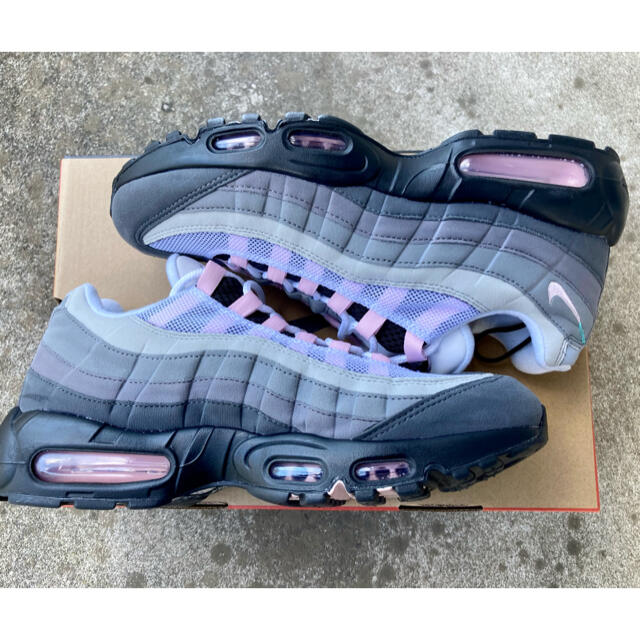 NIKE(ナイキ)のairmax95 エアマックス95 ピンクグラデ　ほぼ新品27cm メンズの靴/シューズ(スニーカー)の商品写真