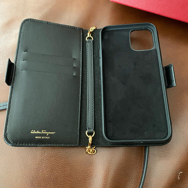 Salvatore Ferragamo(サルヴァトーレフェラガモ)の【正規品！】フェラガモ　iPhoneケース　手帳型　ショルダー＊ スマホ/家電/カメラのスマホアクセサリー(iPhoneケース)の商品写真