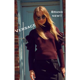 ヴェルサーチ(VERSACE)の未使用品■ヴェルサーチ ニット・セーター ボルドー_フリル付き・セレブ着用(ニット/セーター)