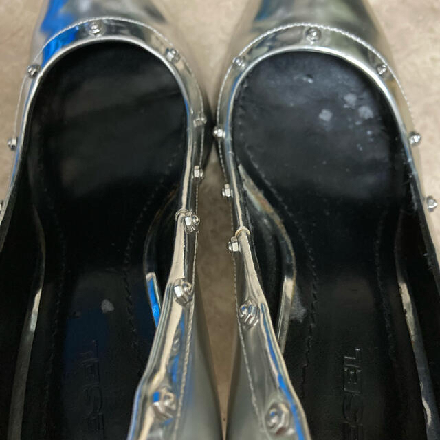 DIESEL(ディーゼル)のDIESEL スタッズ付パンプス　シルバー レディースの靴/シューズ(ハイヒール/パンプス)の商品写真
