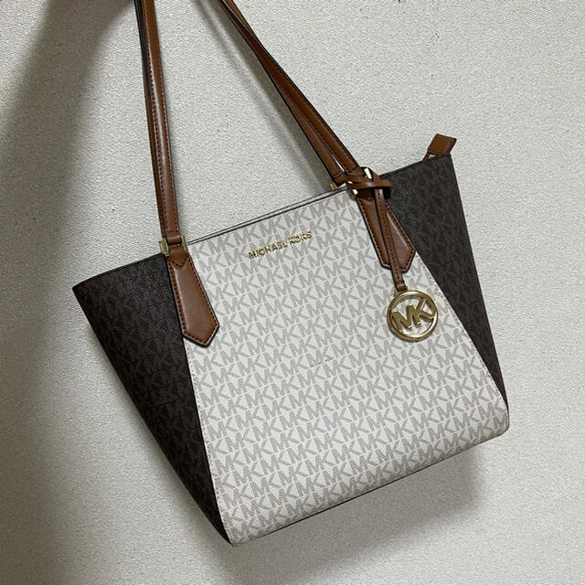 トートバッグMICHAEL KORS 『専用』財布とバッグ