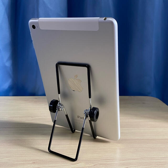 Apple(アップル)のiPad mini4 本体 16gb ドコモcellularモデル スマホ/家電/カメラのPC/タブレット(タブレット)の商品写真