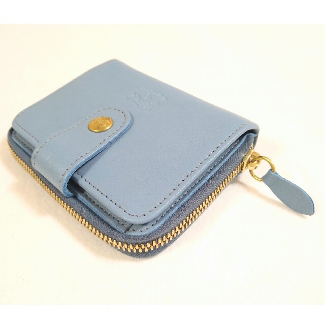 IL BISONTE(イルビゾンテ)の【新品】イルビゾンテ  ラウンドファスナー 二つ折り財布 ペールブルー レディースのファッション小物(財布)の商品写真