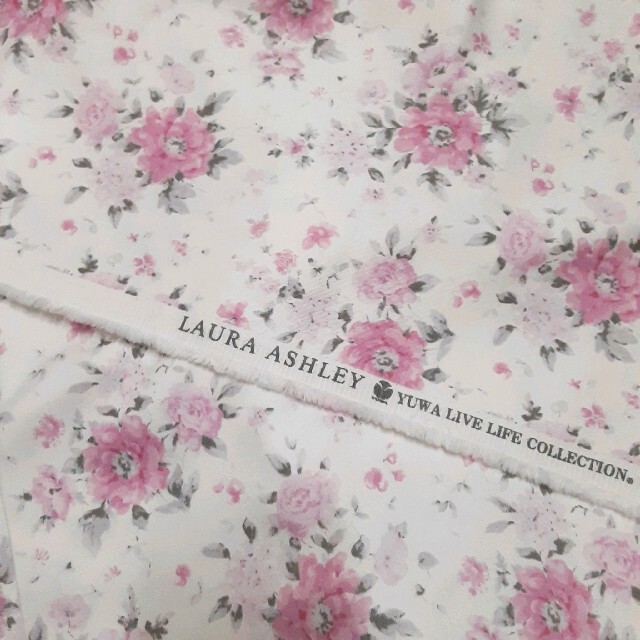 新品☆LAURA ASHLEY 生地 シルバー ライトグレー リメイク素材に