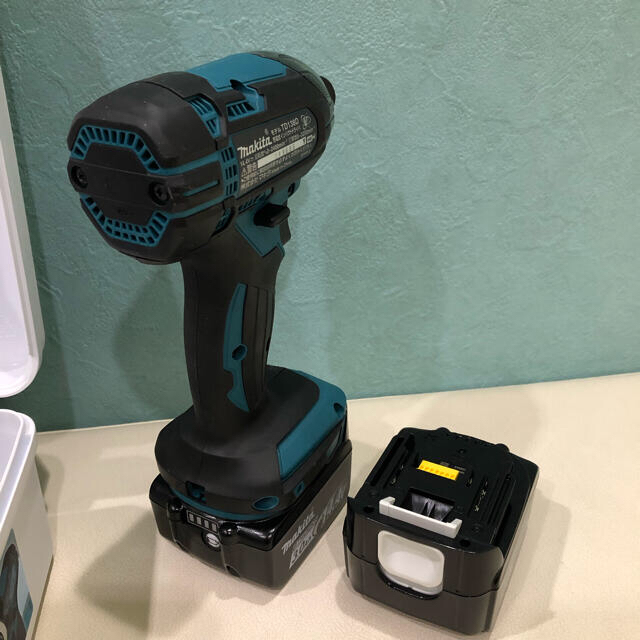 Makita(マキタ)のマキタ インパクトドライバー　BL1430B×2本・充電器DC18RF 自動車/バイクのバイク(工具)の商品写真