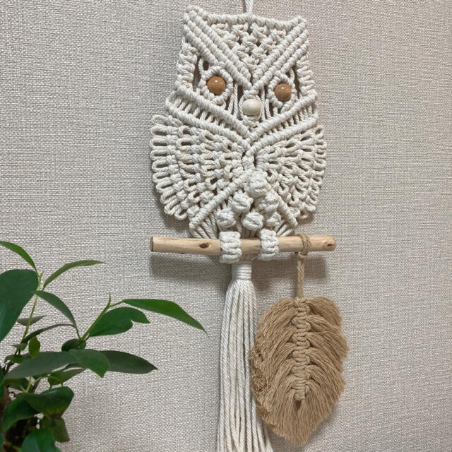 macramé✳︎マクラメ編み　フクロウタペストリー　流木　リーフ付き ハンドメイドのインテリア/家具(インテリア雑貨)の商品写真