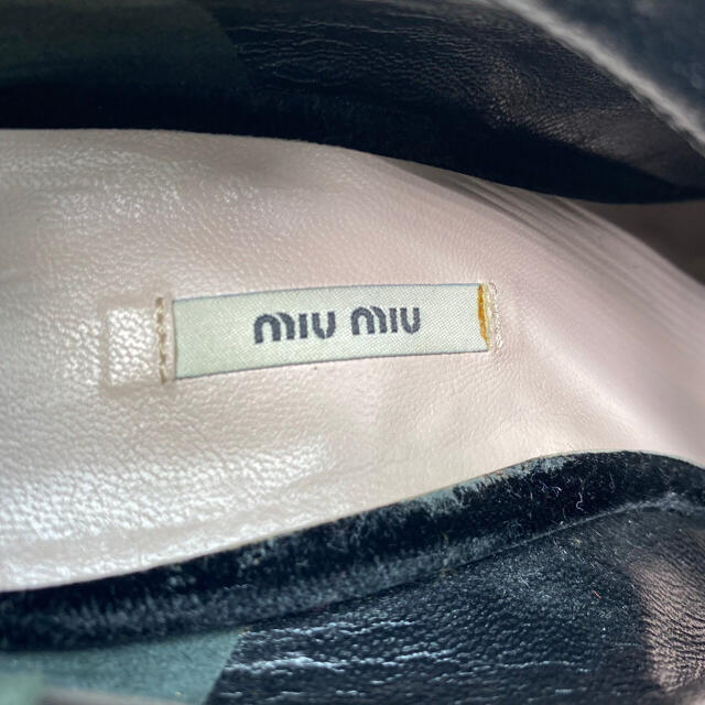 miumiu(ミュウミュウ)のMIU MIU ミュウミュウ　ブーティ　ベロア　リボン レディースの靴/シューズ(ブーティ)の商品写真