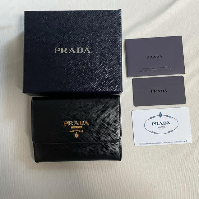 値下げ美品箱・カード付きPRADA プラダ サフィアーノ 2つ折財布