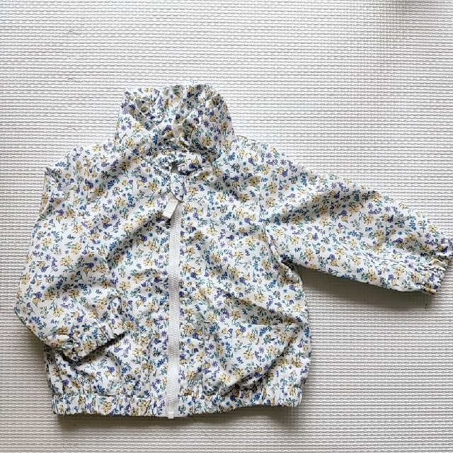花柄 ブルゾン キッズ/ベビー/マタニティのベビー服(~85cm)(ジャケット/コート)の商品写真