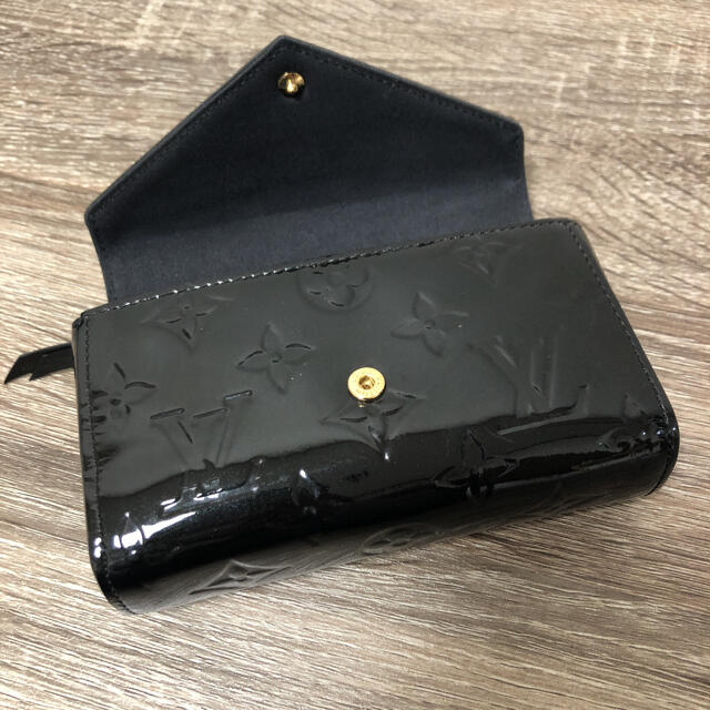 美品 ルイヴィトン ヴェルニ ポシェット ルーシー ノワール