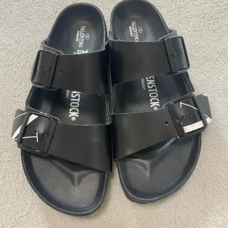 ヴァレンティノ(VALENTINO)の美品⭐️VALENTINO✖️BIRKENSTOCK 23センチ　サンダル(サンダル)