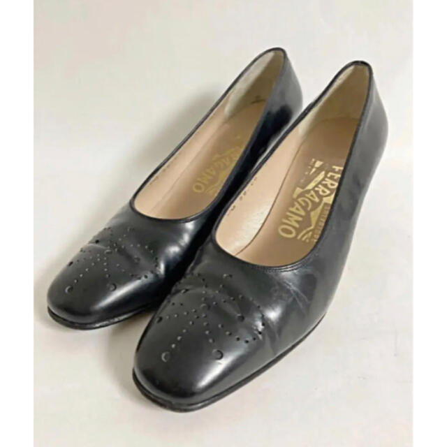 Salvatore Ferragamo(サルヴァトーレフェラガモ)の【高級】Salvatore Ferragamo　パンプス　ウイングチップ　レザー レディースの靴/シューズ(ハイヒール/パンプス)の商品写真