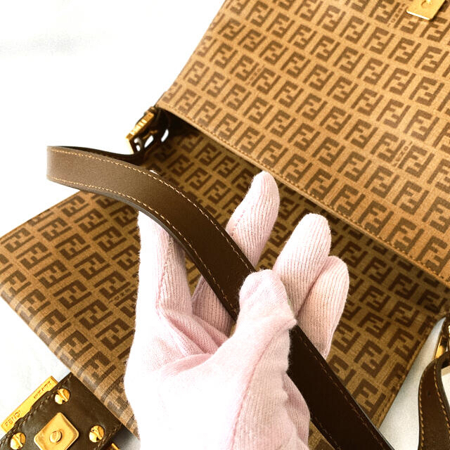 未使用　FENDI バッグ　マチたっぷり