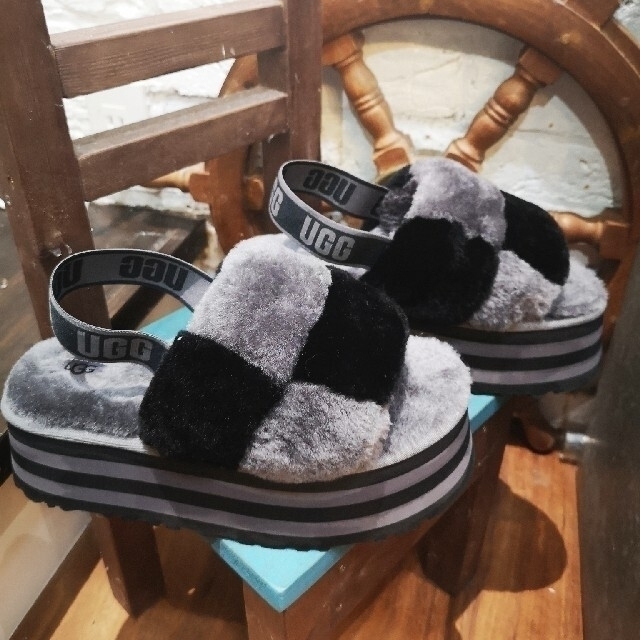 UGG “ DISCO CHECKER SLIDE ” ディスコ サンダル - サンダル