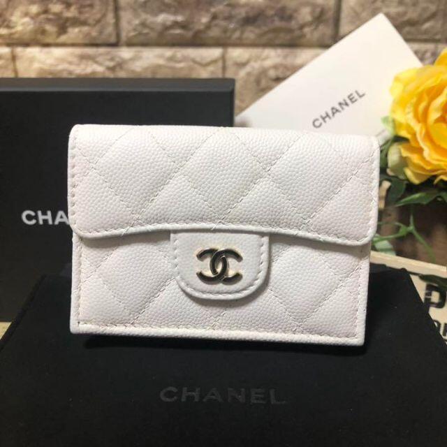 CHANEL - CHANEL マトラッセ キャビアスキン 三つ折り財布 ホワイト 白