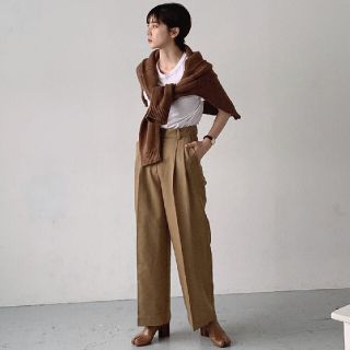 トゥデイフル(TODAYFUL)の【美品】定価￥23100 TODAYFUL ツイルタックトラウザース38 ボトム(カジュアルパンツ)