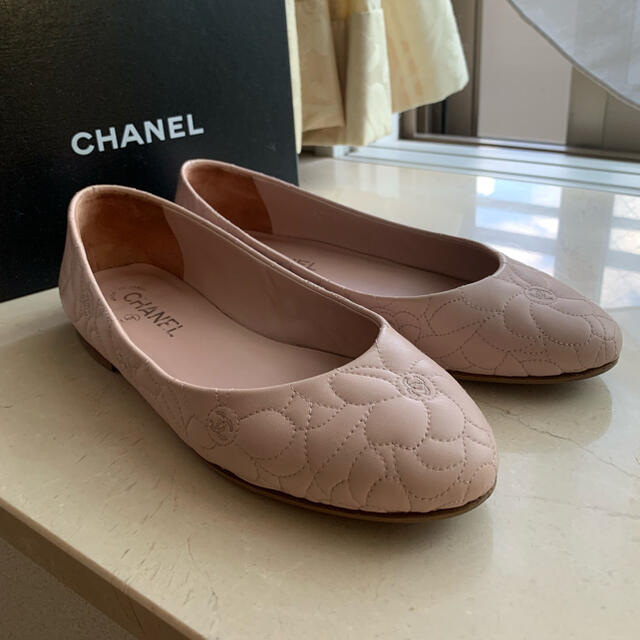 CHANEL(シャネル)のF様専用 シャネル バレリーナシューズ 38.5 ベビーピンク レディースの靴/シューズ(バレエシューズ)の商品写真