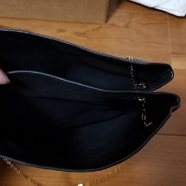 L'Appartement DEUXIEME CLASSE(アパルトモンドゥーズィエムクラス)のTHE ROW SMALL LUNCH BAG ブラック レディースのバッグ(ハンドバッグ)の商品写真