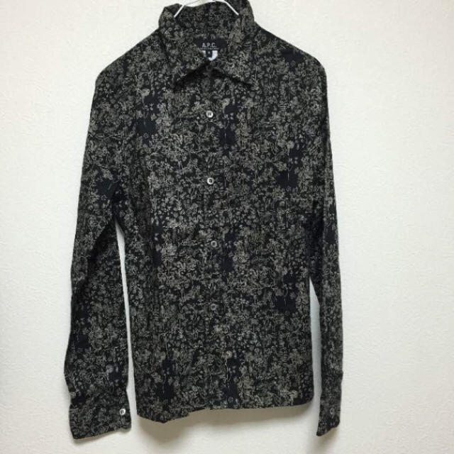 A.P.C(アーペーセー)のアーペーセー 長袖 シャツ 黒 レディース M 花柄 ボタニカル柄 レディースのトップス(シャツ/ブラウス(長袖/七分))の商品写真